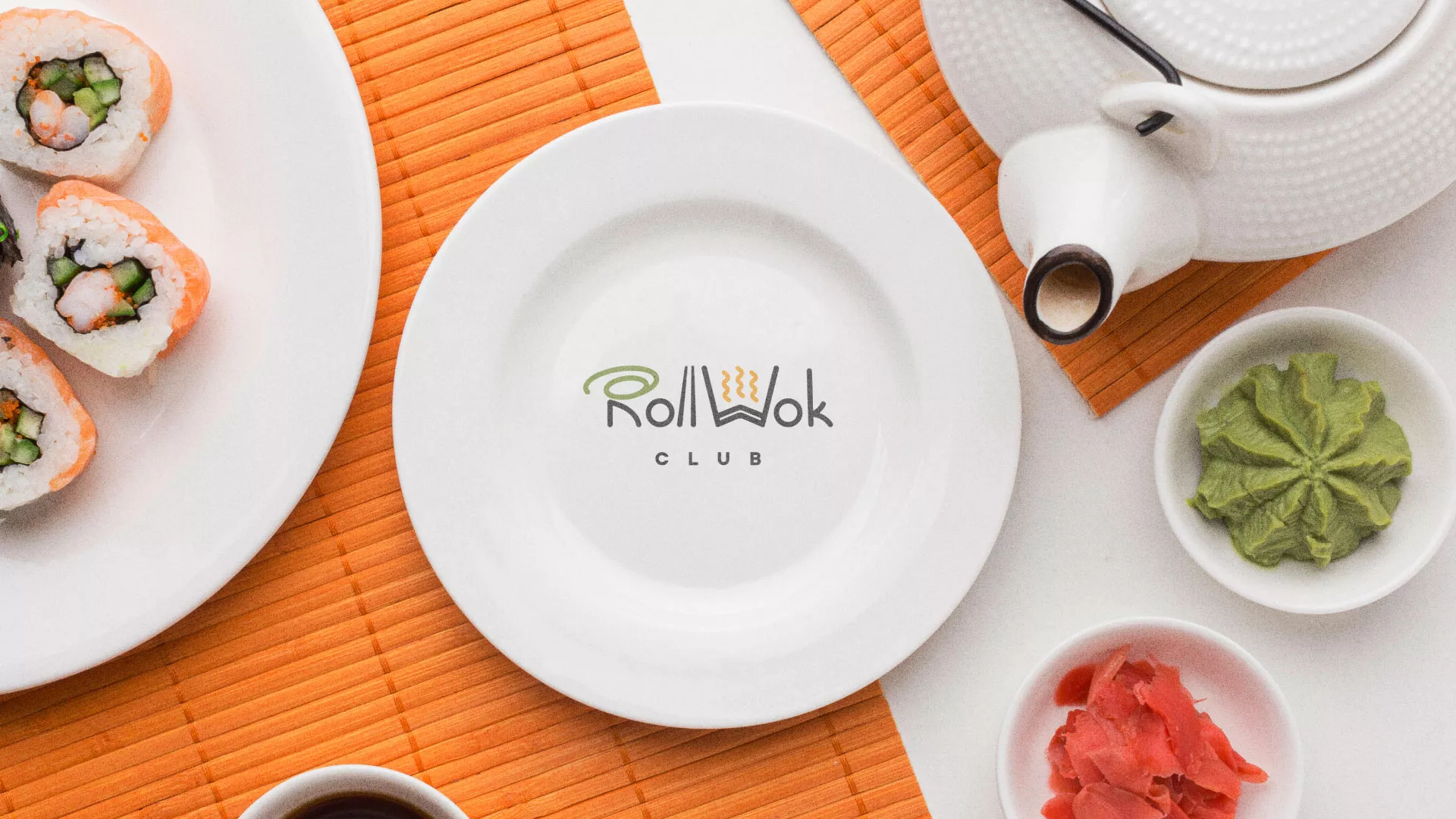 Разработка логотипа и фирменного стиля суши-бара «Roll Wok Club» в Отрадном
